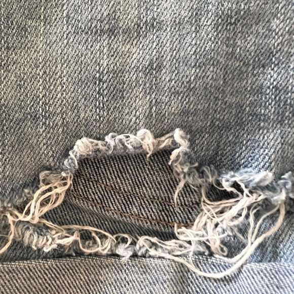 Garage Distressed Boyfriend Jean Shors - Picture 4 of 4